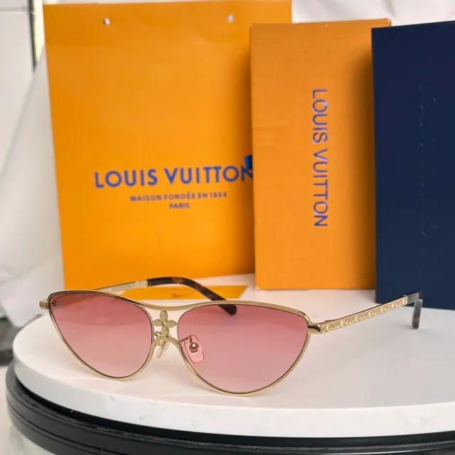 Louis Vuitton dorées bleues silhouette chat-oeil monogrammées lentilles lunettes de soleil 3