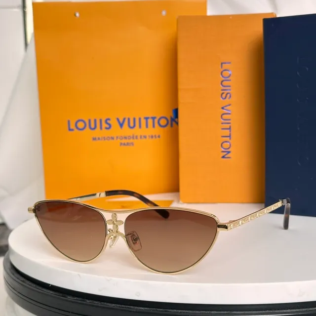 Louis Vuitton dorées bleues silhouette chat-oeil monogrammées lentilles lunettes de soleil 6