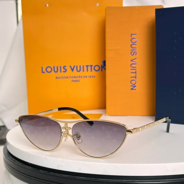 Louis Vuitton dorées bleues silhouette chat-oeil monogrammées lentilles lunettes de soleil 7