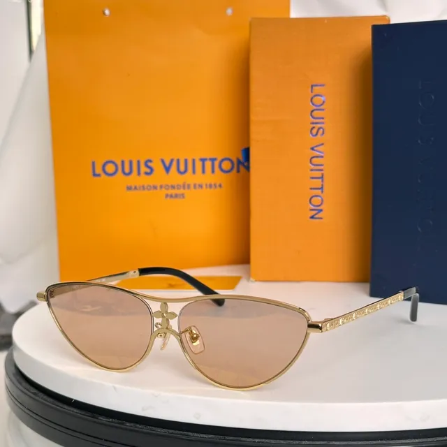 Louis Vuitton dorées bleues silhouette chat-oeil monogrammées lentilles lunettes de soleil 8