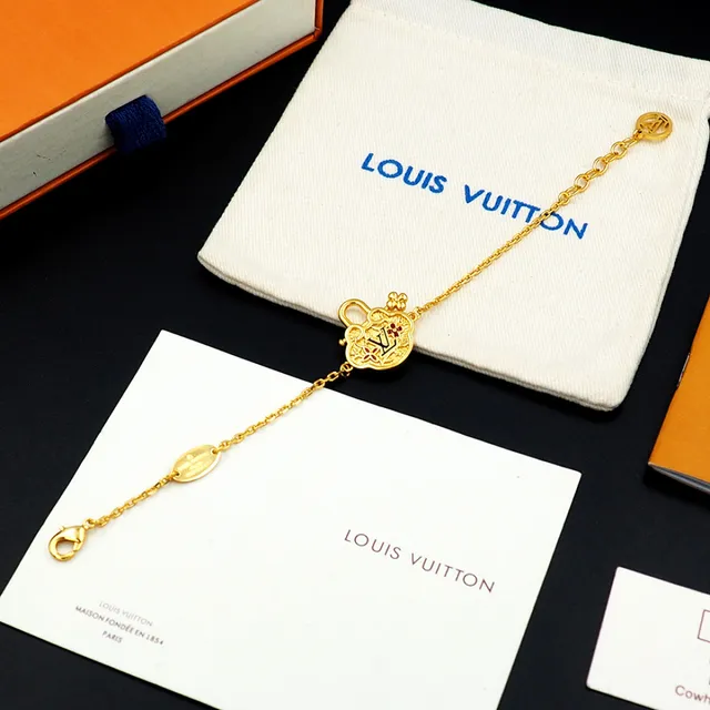 Louis Vuitton Chaîne Dorée Rouge Fermoir Quatrefoil Charme Bracelet 7