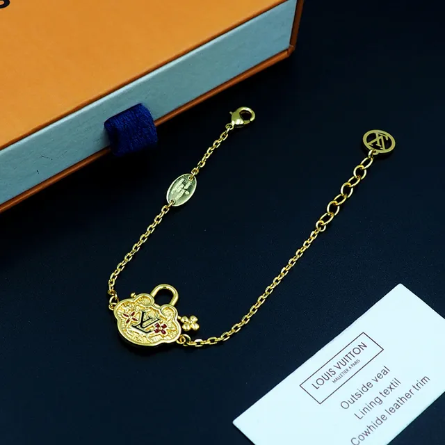 Louis Vuitton Chaîne Dorée Rouge Fermoir Quatrefoil Charme Bracelet 10