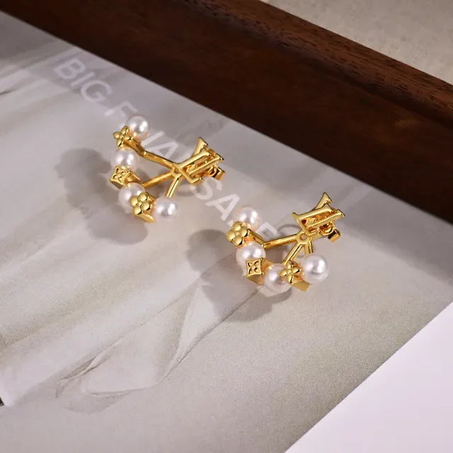 Louis Vuitton Gold-Tone Pearl Bar Stud Earrings 4