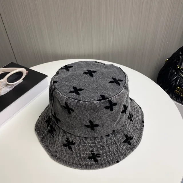 Louis Vuitton Chapeau Bucket Gris Noir Denim Brodé Motif Floral 4