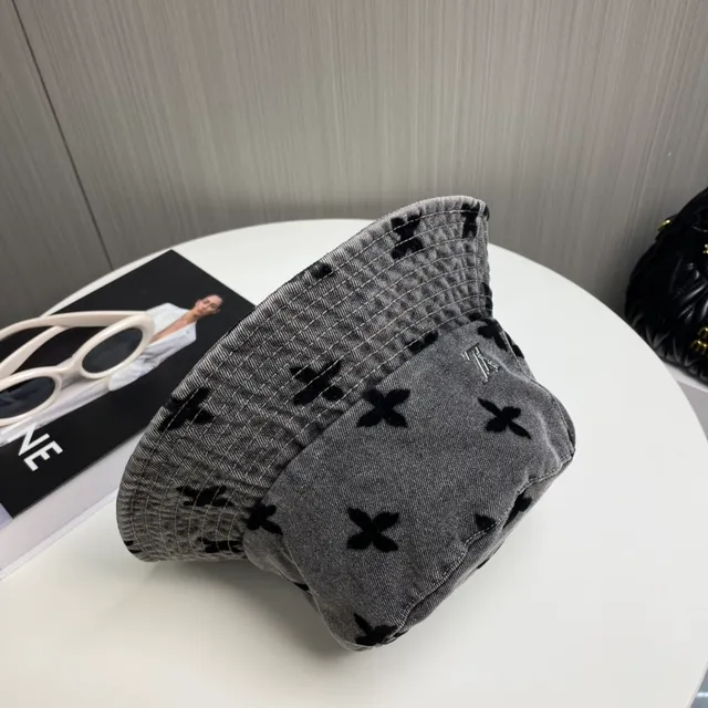 Louis Vuitton Chapeau Bucket Gris Noir Denim Brodé Motif Floral 9