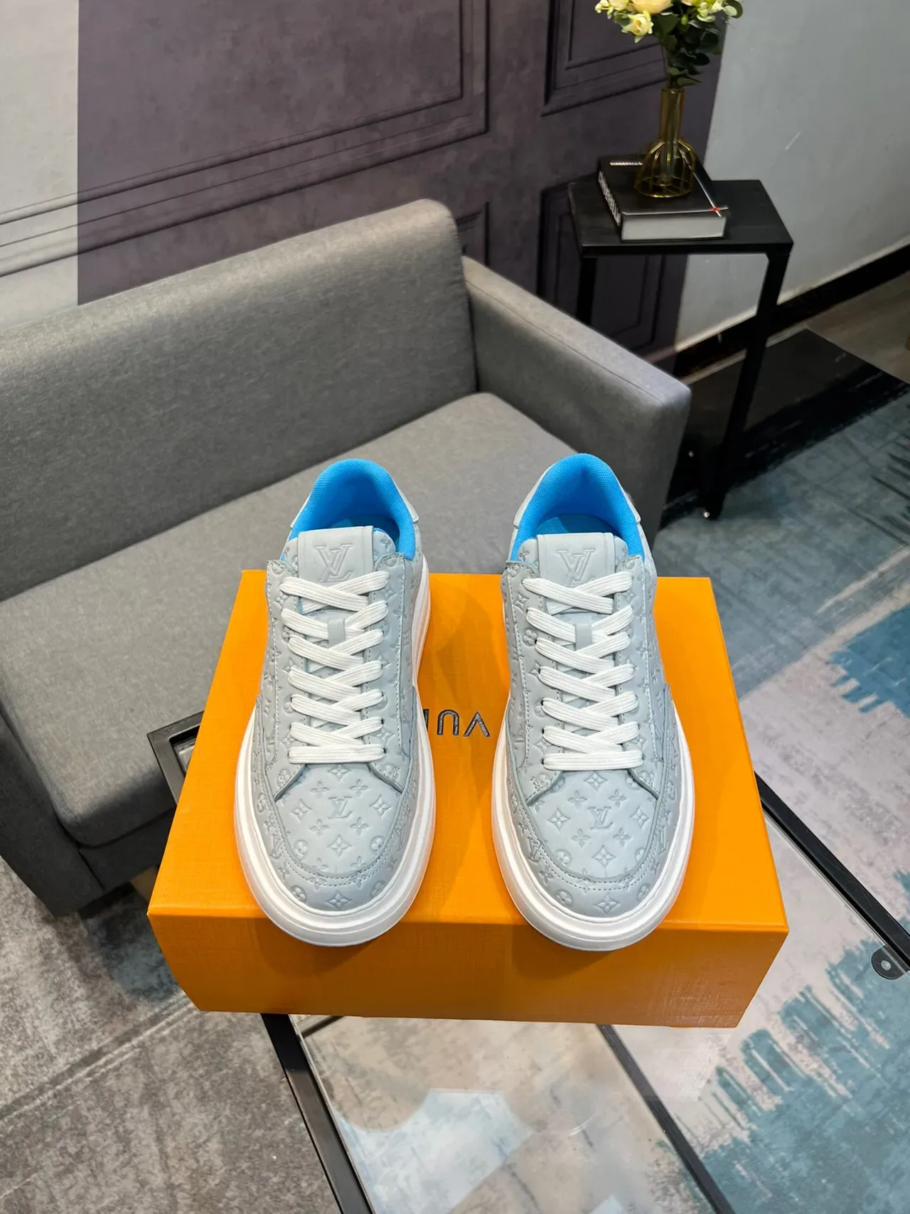Louis Vuitton Tênis Lifestyle Plataforma Low-Top de Couro Monogram Embossed Cinza Azul 2