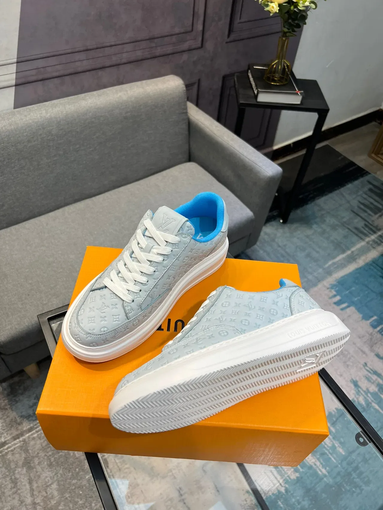 Louis Vuitton Tênis Lifestyle Plataforma Low-Top de Couro Monogram Embossed Cinza Azul 4