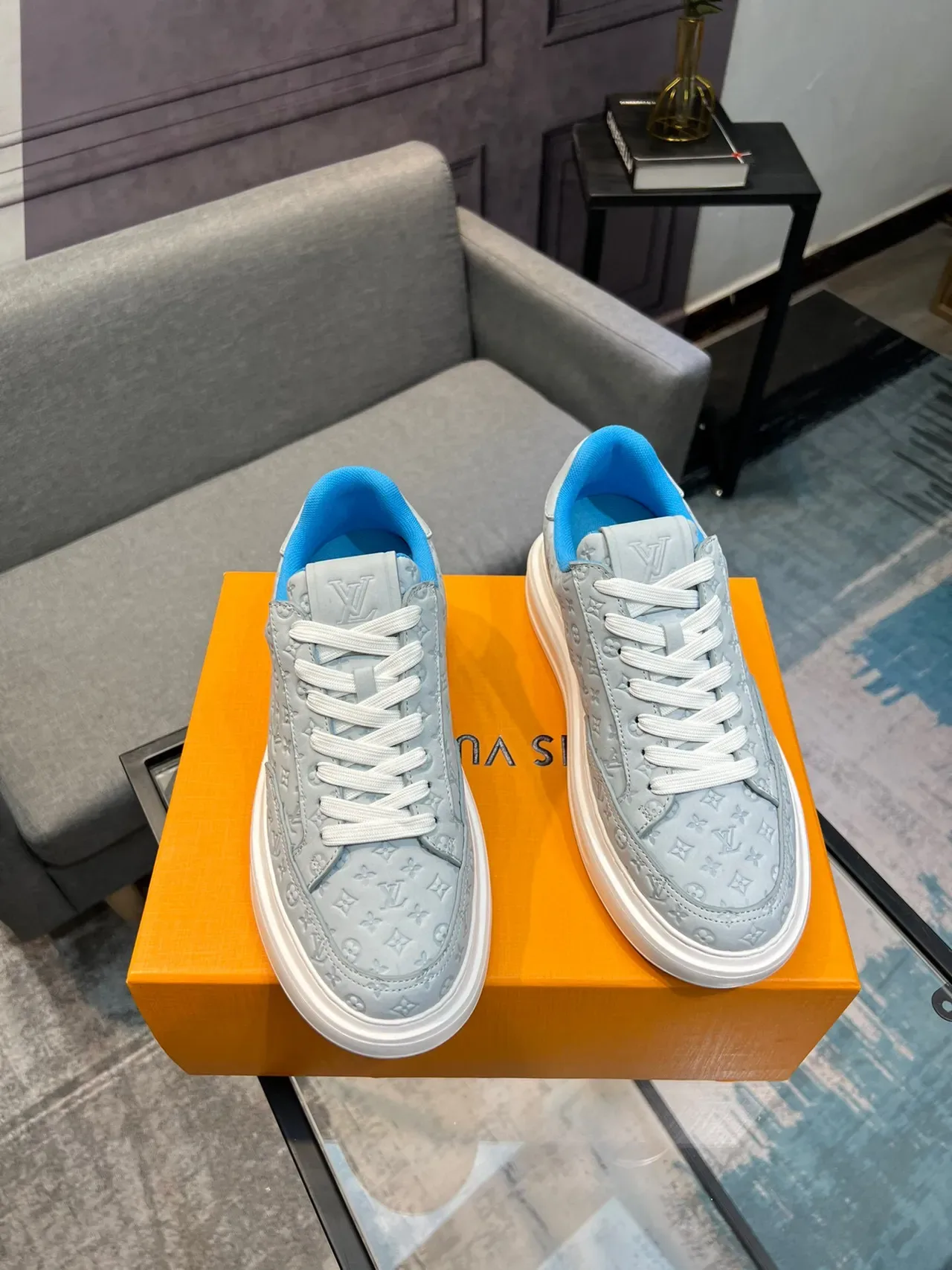 Louis Vuitton Tênis Lifestyle Plataforma Low-Top de Couro Monogram Embossed Cinza Azul 5