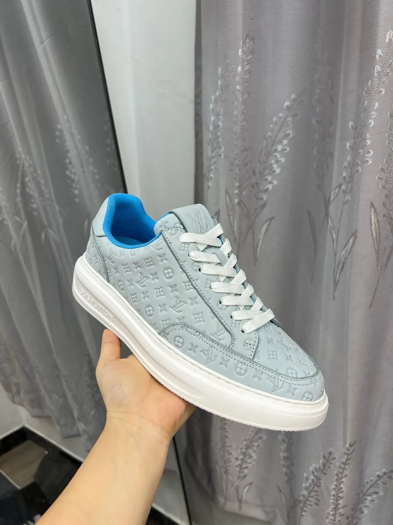 Louis Vuitton Tênis Lifestyle Plataforma Low-Top de Couro Monogram Embossed Cinza Azul 6