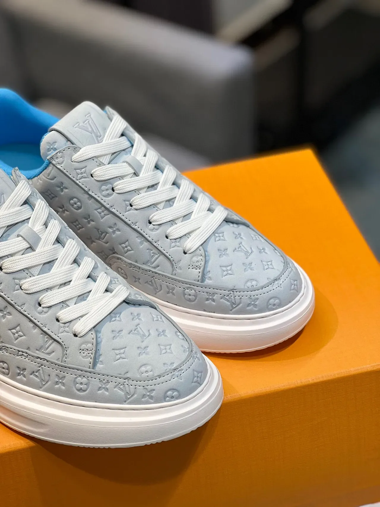 Louis Vuitton Tênis Lifestyle Plataforma Low-Top de Couro Monogram Embossed Cinza Azul 9