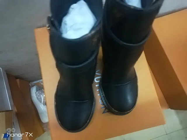 Louis Vuitton Le Cagole Bottines à la cheville en cuir noir et toile Monogram 3