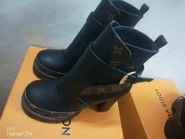 Louis Vuitton Le Cagole Bottines à la cheville en cuir noir et toile Monogram 4