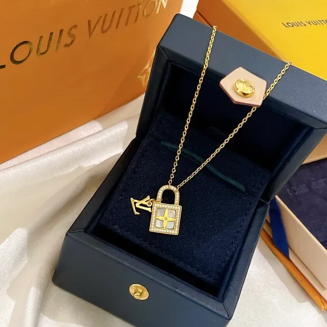 Louis Vuitton Lockit Or Blanc Cadenas Nacre Inlay Collier 4