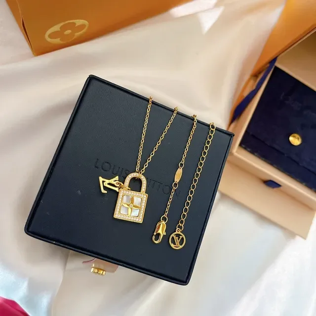 Louis Vuitton Lockit Or Blanc Cadenas Nacre Inlay Collier 8