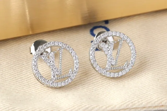 Louis Vuitton LV Pendientes circulares Pavé Stud 6