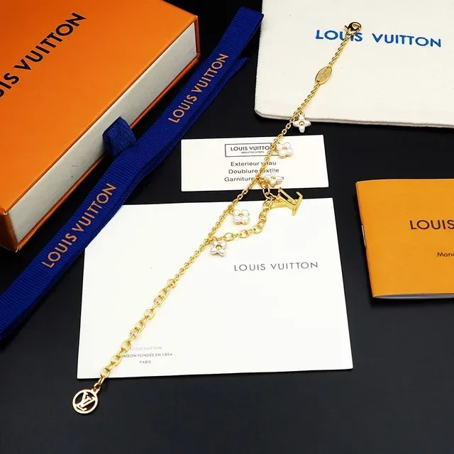 Bracelet Louis Vuitton LV Charme Fleur Chaîne Or Blanc Perles Charms 4