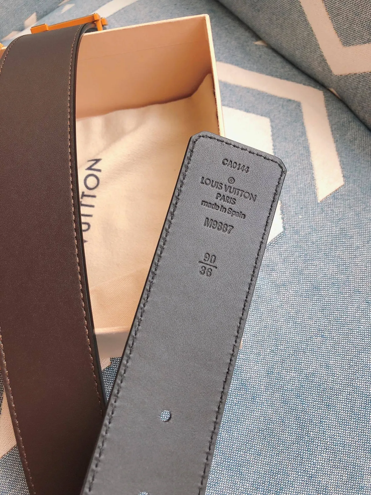 Louis Vuitton LV Initiales भूरी चमड़ी की बेल्ट 4