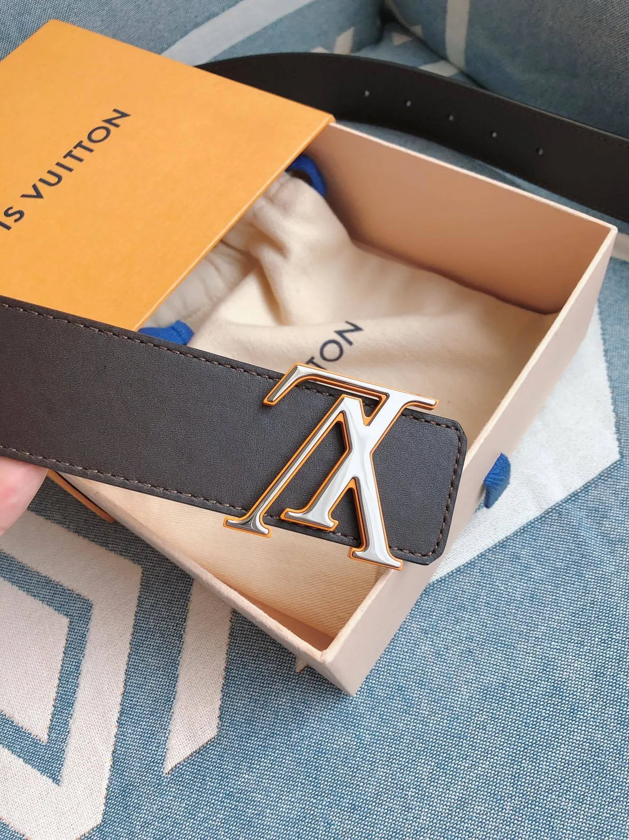 Louis Vuitton LV Initiales भूरी चमड़ी की बेल्ट 5