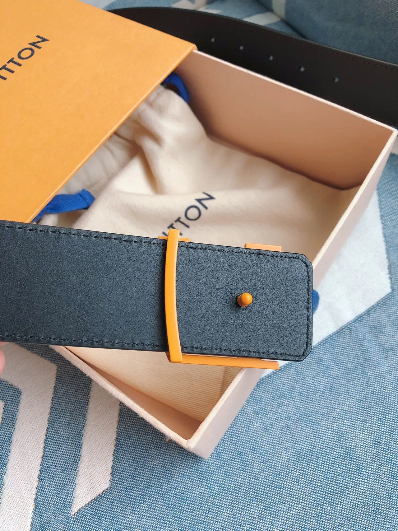 Louis Vuitton LV Initiales भूरी चमड़ी की बेल्ट 6