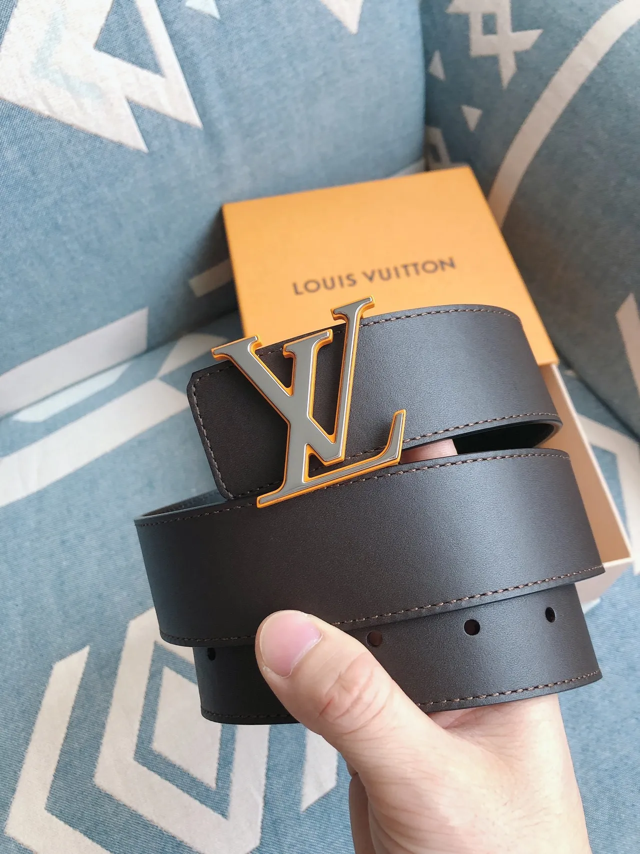 Louis Vuitton LV Initiales भूरी चमड़ी की बेल्ट 9