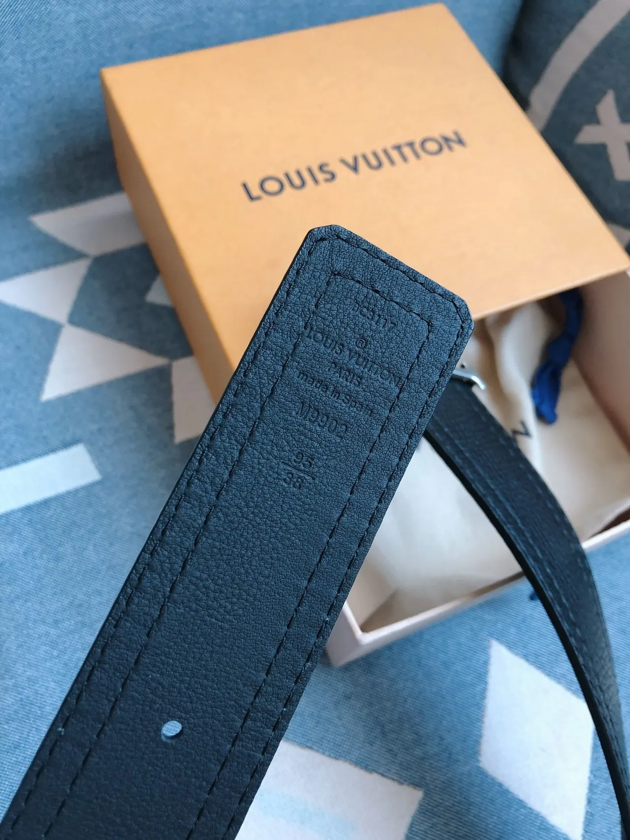 Louis Vuitton LV Initiales Navy Textured Leather Belt 3