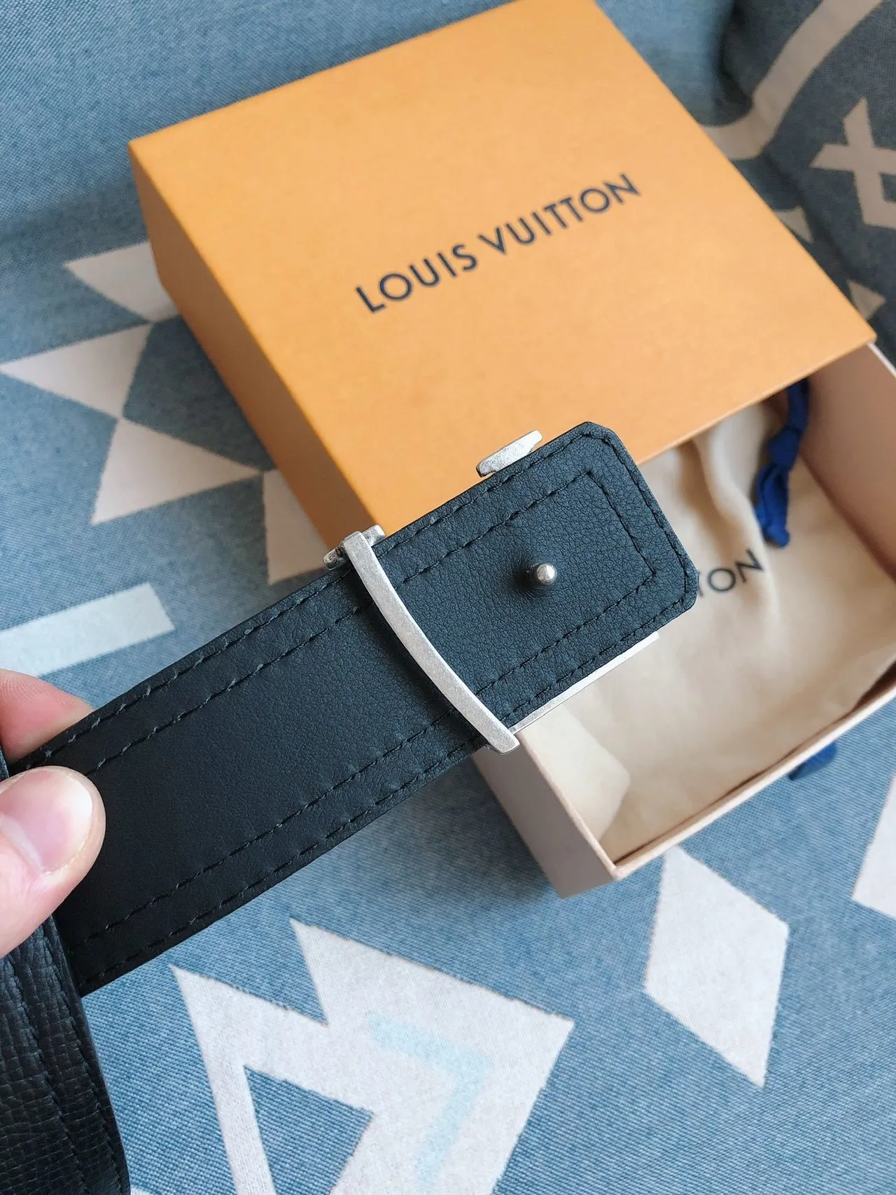 Louis Vuitton LV Initiales Navy Textured Leather Belt 4