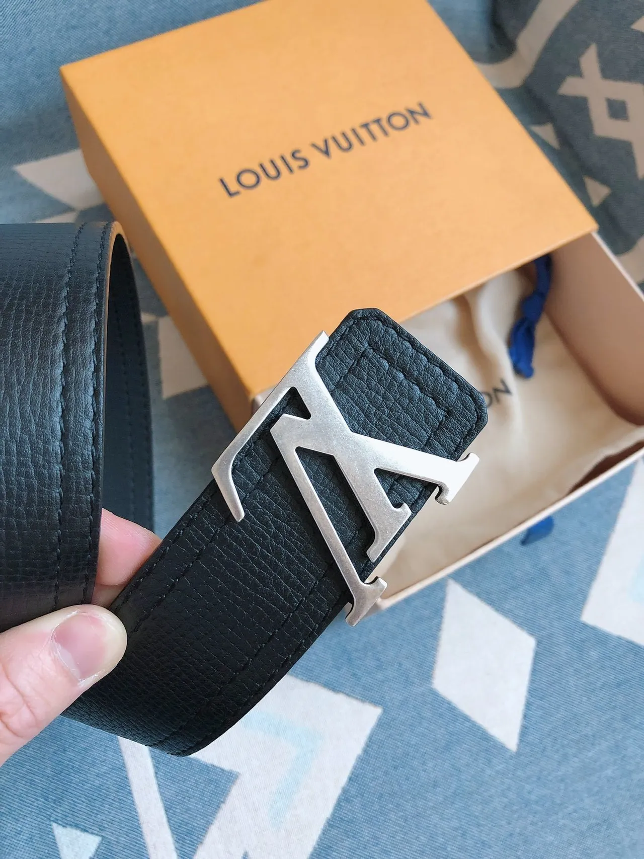Louis Vuitton LV Initiales Navy Textured Leather Belt 5