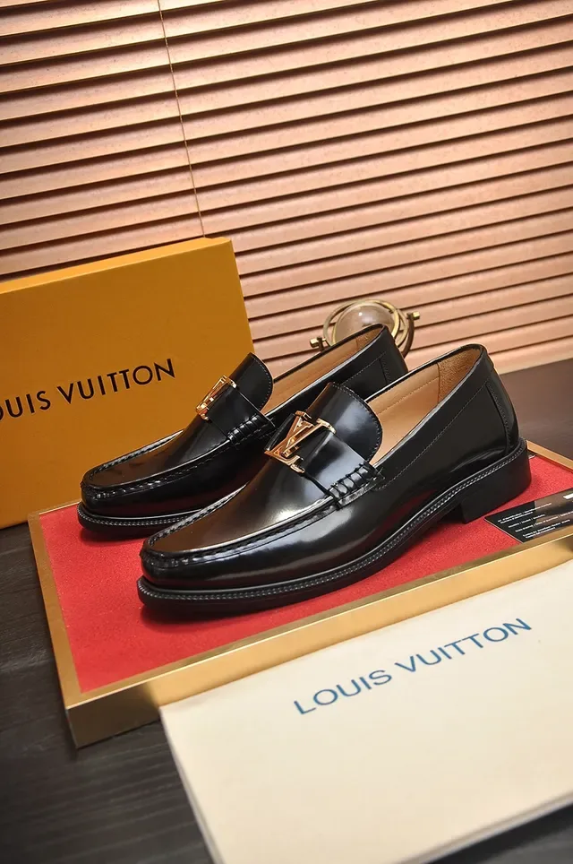 Louis Vuitton LV Mocassins Cuir Verni Noir 4