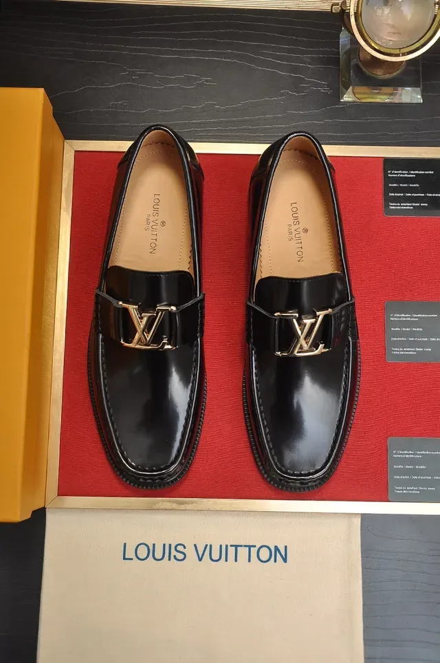 Louis Vuitton LV Mocassins Cuir Verni Noir 5