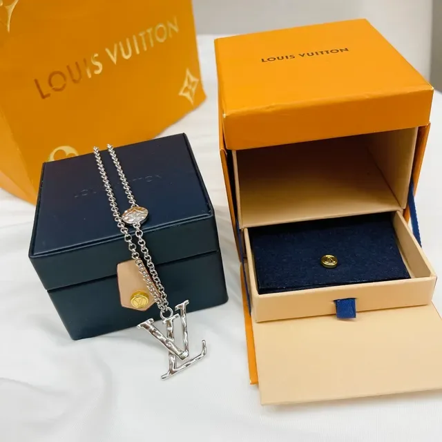 Louis Vuitton LV Monogram Hammered Pendant Necklace 2