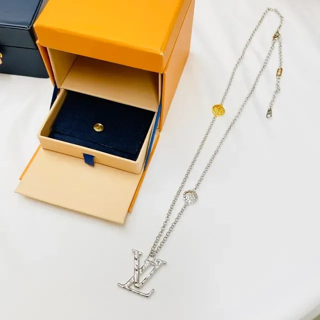 Louis Vuitton LV Monogram Hammered Pendant Necklace 3