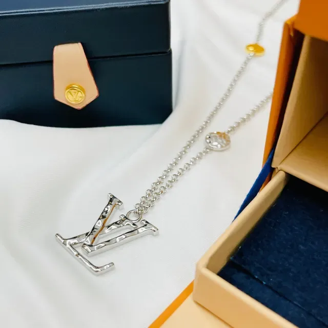 Louis Vuitton LV Monogram Hammered Pendant Necklace 4