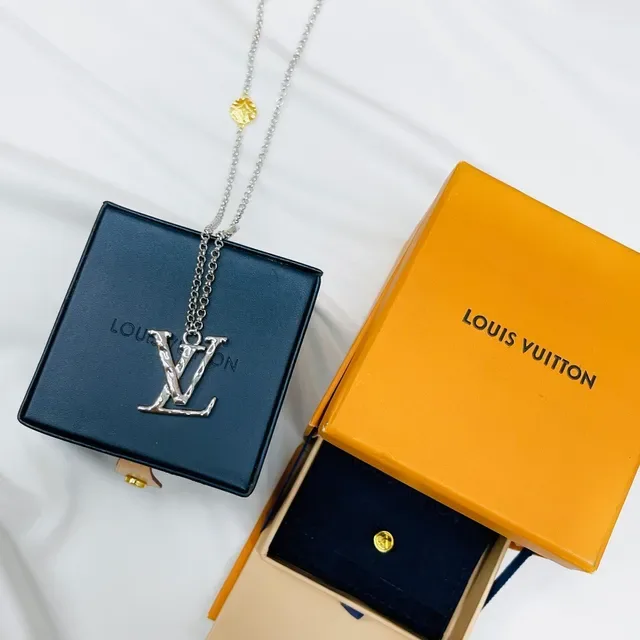 Louis Vuitton LV Monogram Hammered Pendant Necklace 5
