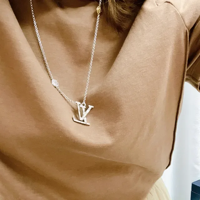 Louis Vuitton LV Monogram Hammered Pendant Necklace 6