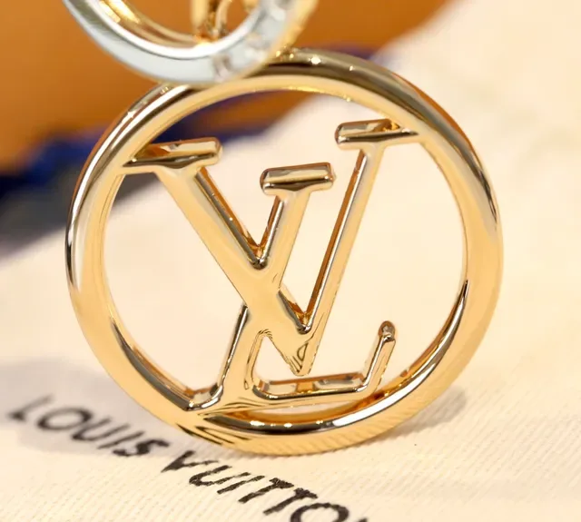 Louis Vuitton LV Monogram Keyholder Gold Brown Polished Metal Interlocking Bracelet 5