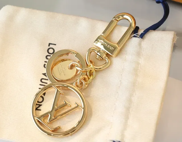 Louis Vuitton LV Monogram Keyholder Gold Brown Polished Metal Interlocking Bracelet 7