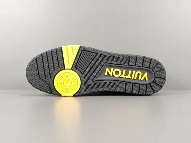 Louis Vuitton LV Trainer Sneakers Lifestyle Noires avec Appliqué Graphique 13