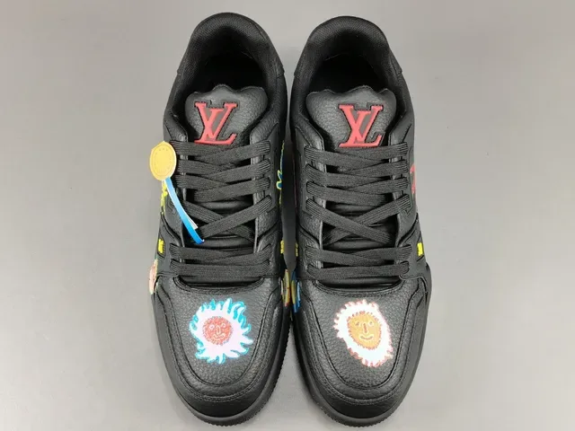Louis Vuitton LV Trainer Sneakers Lifestyle Noires avec Appliqué Graphique 16