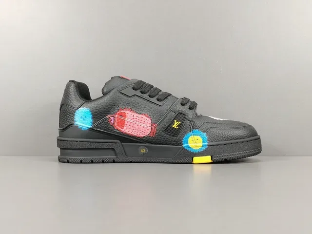 Louis Vuitton LV Trainer Sneakers Lifestyle Noires avec Appliqué Graphique 18