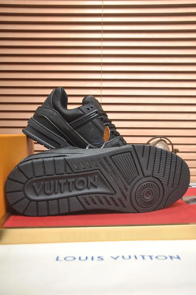 Louis Vuitton LV Trainer Black Structured Leather Upper Layered Rubber Midsole Lifestyle Sneakers 4