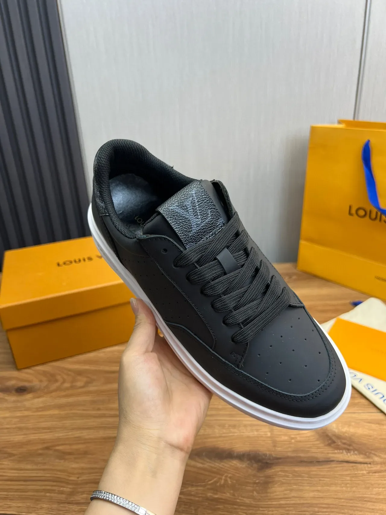 Louis Vuitton LV Trainer Preto Branco Couro Perfurado Parte Superior Contraste Sola Plataforma Lifestyle Sneakers 5