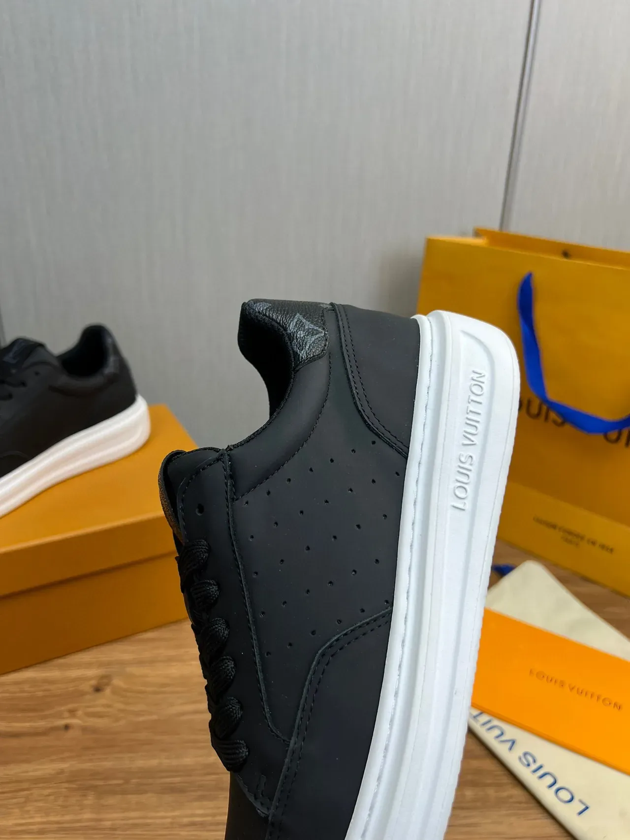Louis Vuitton LV Trainer Preto Branco Couro Perfurado Parte Superior Contraste Sola Plataforma Lifestyle Sneakers 6
