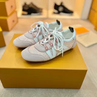 Louis Vuitton LV Trainer গোলাপি সাদা চকচকে সুয়েড এবং চামড়ার প্যানেল লাইফস্টাইল স্নিকার