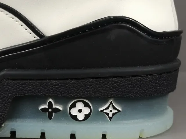 Louis Vuitton LV Trainer White Black Low-Top Silhouette Leather Upper Lifestyle Sneakers 3