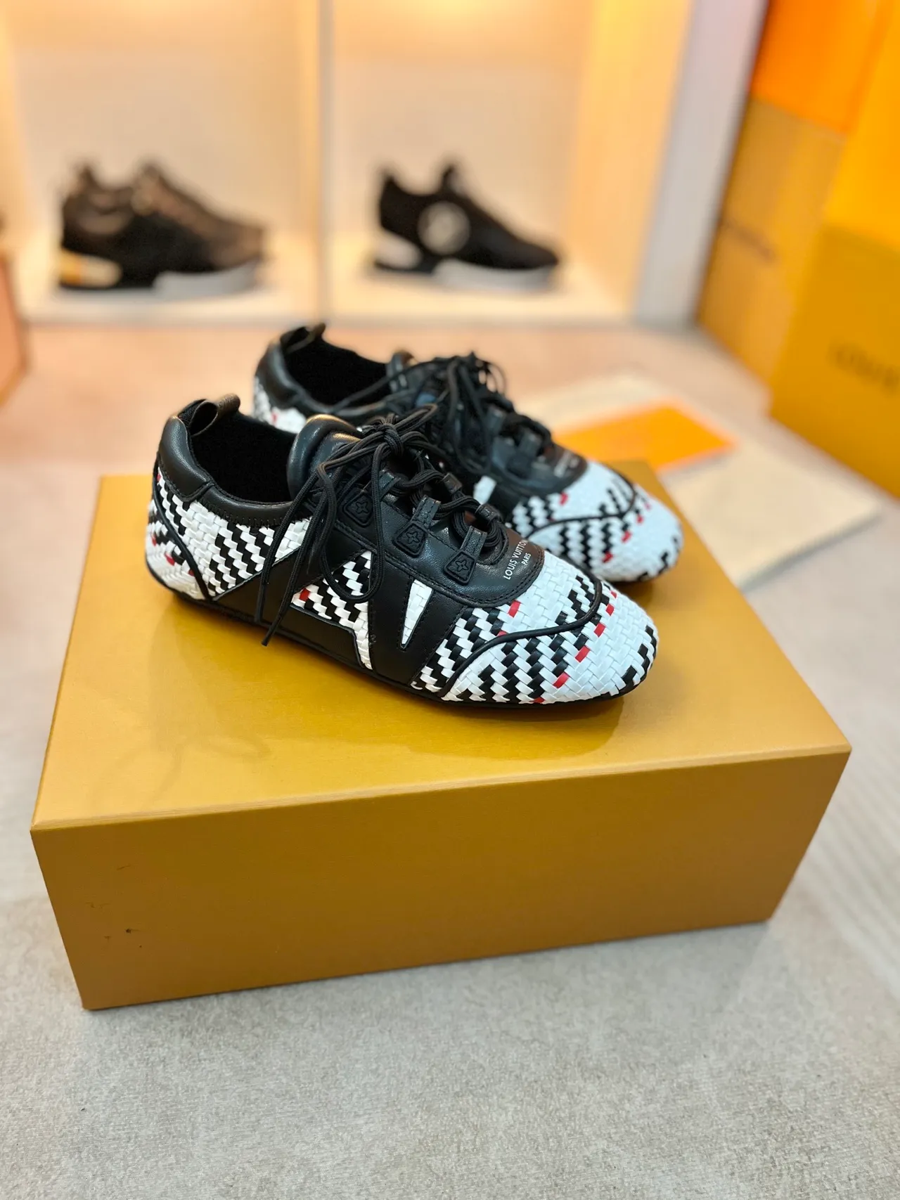 Louis Vuitton LV Trainer White Black Woven Basketweave Upper Leather Overlays Lifestyle Sneakers 4