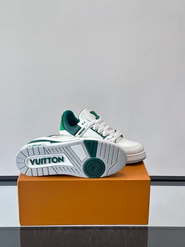Louis Vuitton LV Trainer Sneakers Lifestyle Blanc et Vert Cuir Pané Monogram Accented 2
