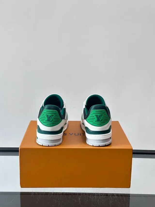 Louis Vuitton LV Trainer Sneakers Lifestyle Blanc et Vert Cuir Pané Monogram Accented 3