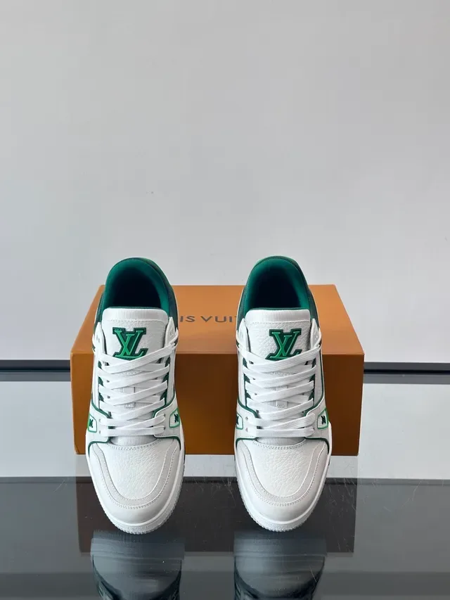 Louis Vuitton LV Trainer Sneakers Lifestyle Blanc et Vert Cuir Pané Monogram Accented 4