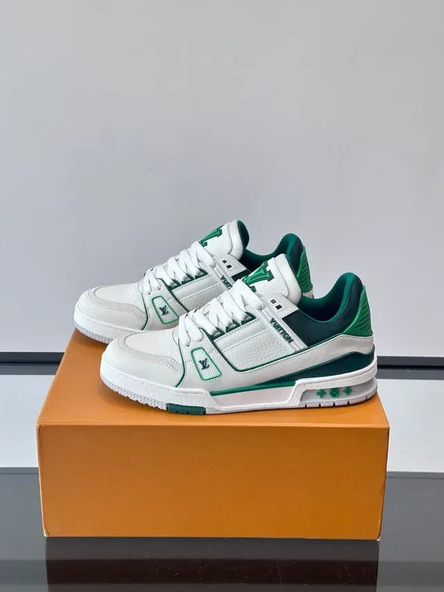 Louis Vuitton LV Trainer Sneakers Lifestyle Blanc et Vert Cuir Pané Monogram Accented 5