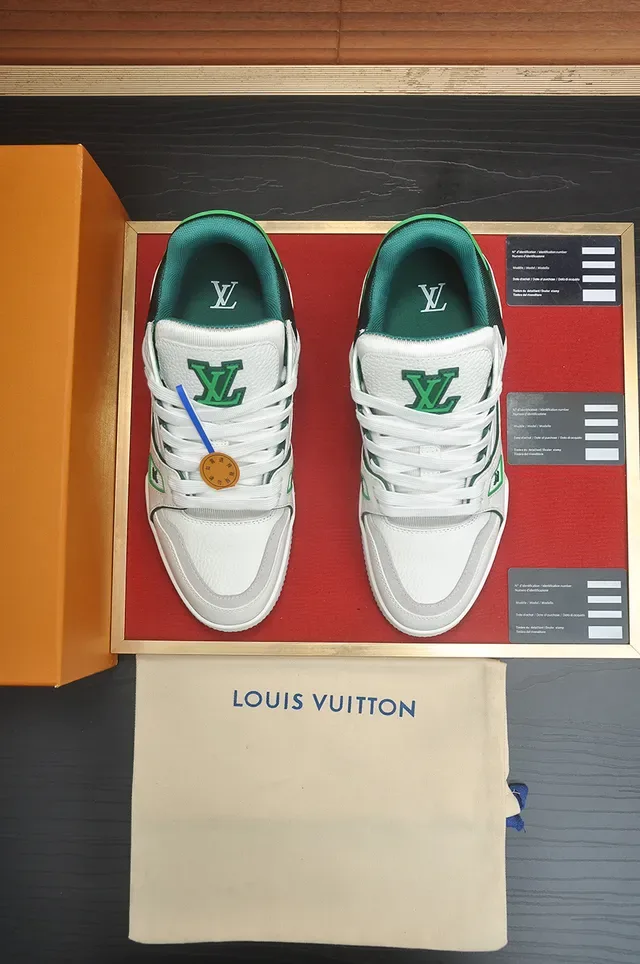 Louis Vuitton LV Trainer White Green Structured Layered Midsole Textured Leather Upper Lifestyle Sneakers 5